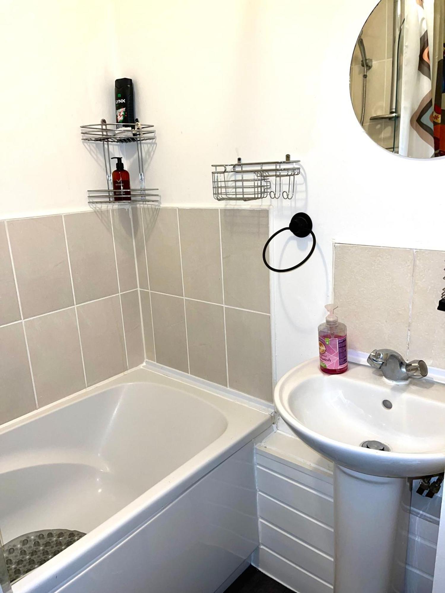 Crescent Apartment - Modern 1 Bedroom First Floor Goodmayes Extérieur photo