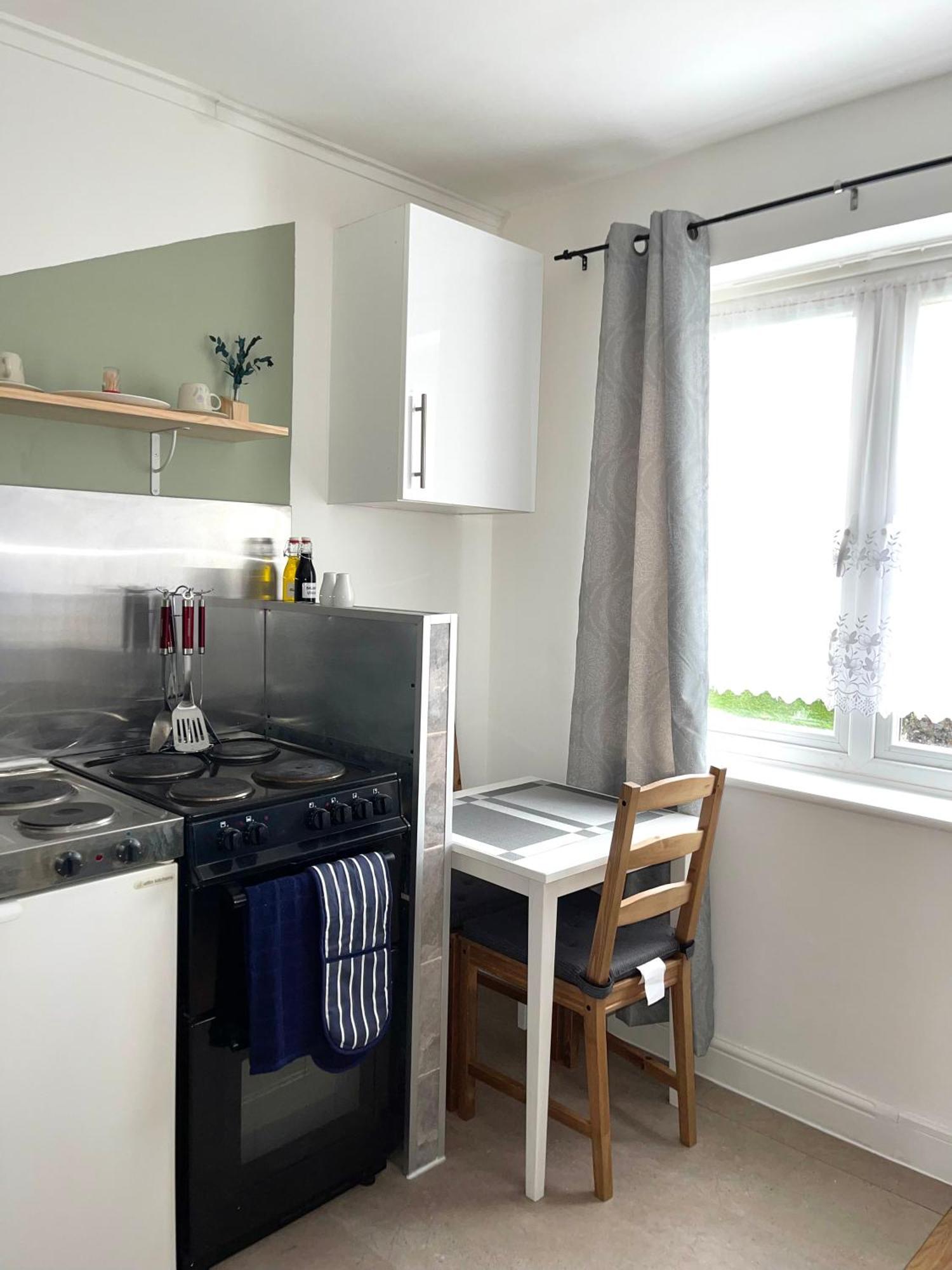 Crescent Apartment - Modern 1 Bedroom First Floor Goodmayes Extérieur photo