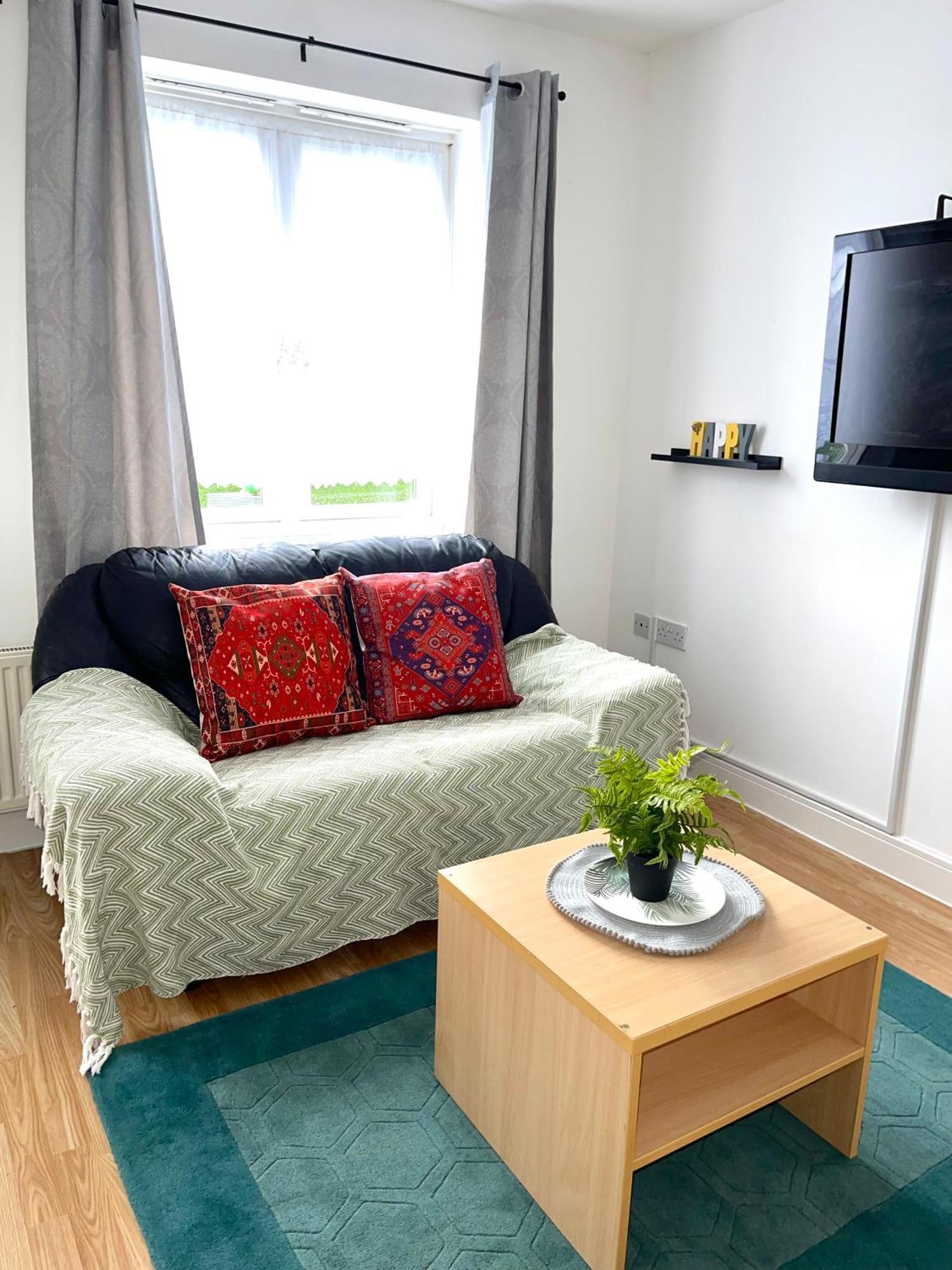 Crescent Apartment - Modern 1 Bedroom First Floor Goodmayes Extérieur photo