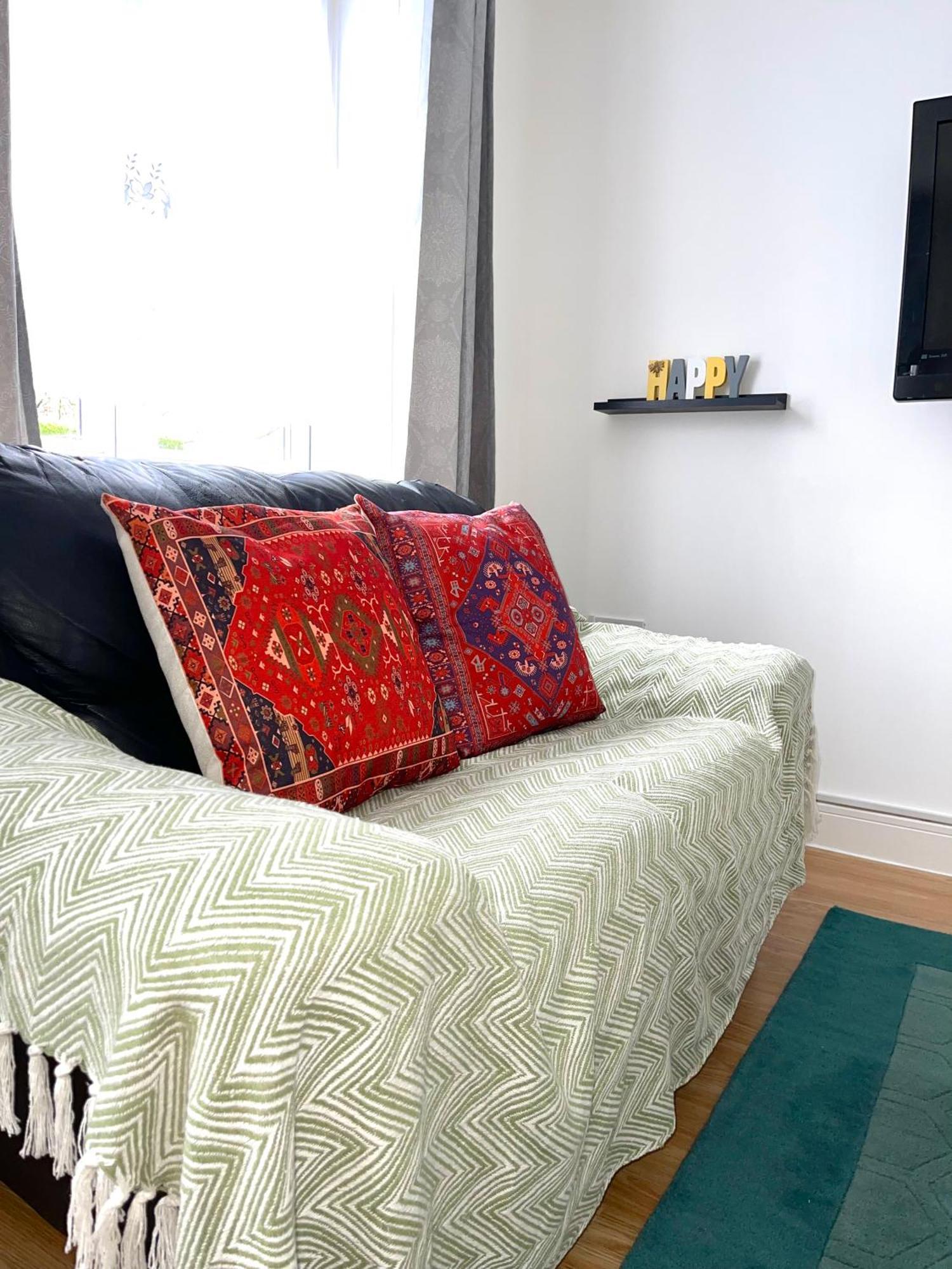 Crescent Apartment - Modern 1 Bedroom First Floor Goodmayes Extérieur photo