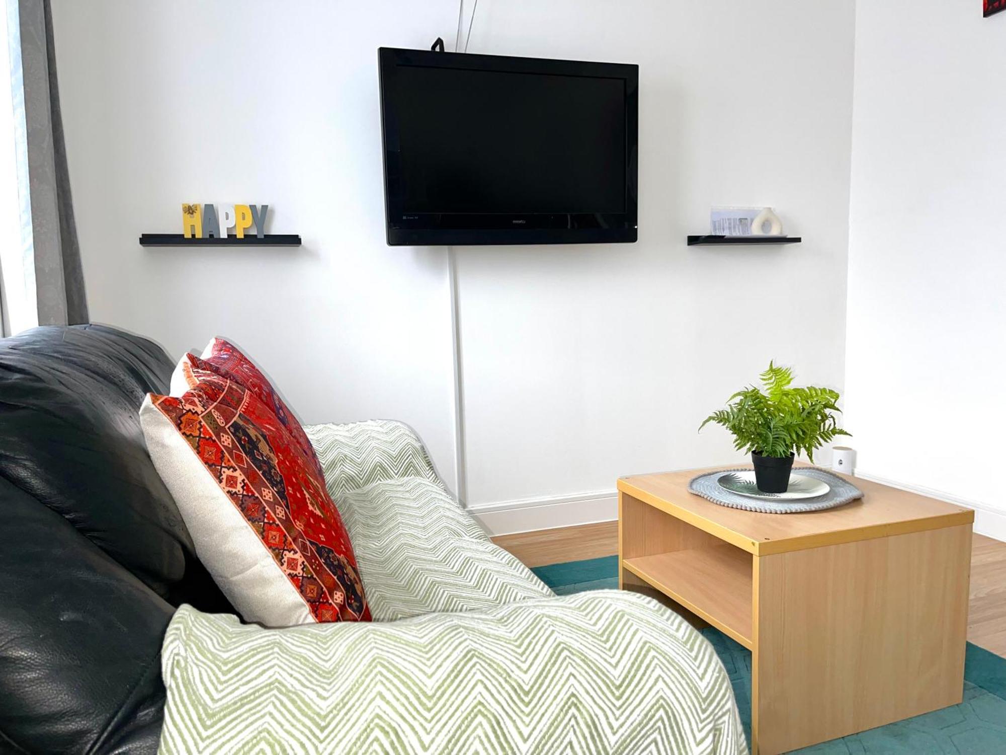 Crescent Apartment - Modern 1 Bedroom First Floor Goodmayes Extérieur photo